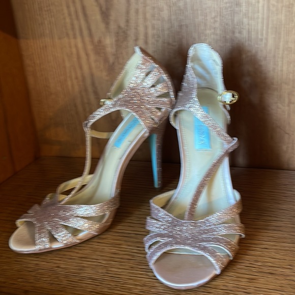 Betsey Johnson blue champagne heels - Picture 3 of 4